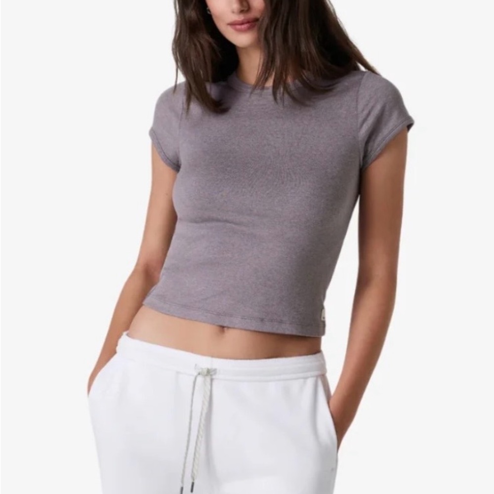 Women’s Vuori Halo baby tee short sleeve lunar grey small NWOT